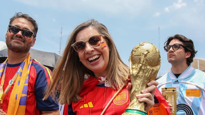 ‘Más mexicana y española que nunca’: Aficionados se olvidan de pleitos y ‘disculpas’ en fiesta del Mundial