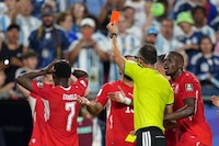 DT de Suiza explota contra el arbitraje tras caer ante Argentina: ‘No lo merecemos. Destruyó nuestro partido’