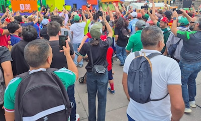 Aficionados en el FIFA Fan Fest celebraron el empate sin goles de Cabo Verde con España. (Foto: Ricardo Diaz/El Financiero)