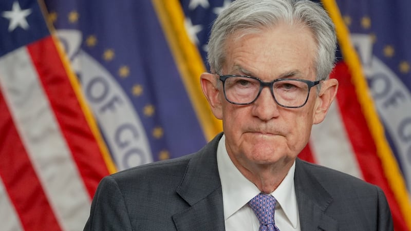 Trump advierte a Powell: ‘Si se queda en la Fed, no tendrá una vida feliz’; afina lista de sucesores