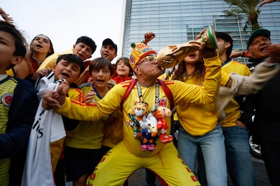 Alrededor de 3 mil aficionados acudieron al banderazo de Colombia previo a su debut en el Mundial. (Foto: EFE)