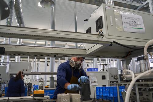 Economía apunta tres meses a la baja; industria tendrá su mayor caída