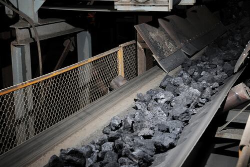 Glencore gana contrato por 520 mdd para venderle carbón a la CFE
