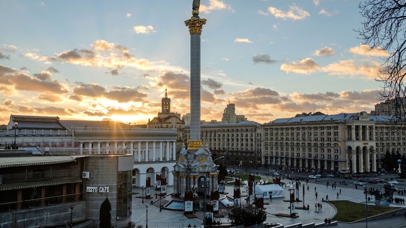 Conflicto entre Rusia y Ucrania: Biden advierte a Putin que ataque tendrá ‘costos severos’ a Moscú