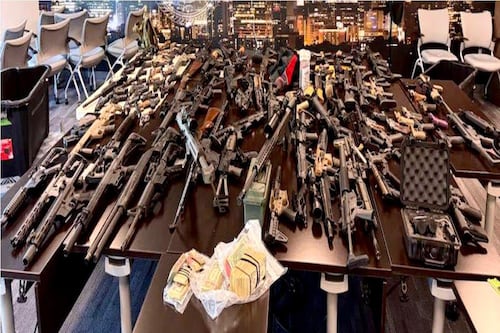 Interceptan arsenal rumbo a México: Había rifles Barrett