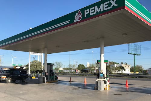 Acusan de retraso en abasto de combustible en Tamaulipas por revisiones