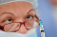 ¿Qué vacuna contra COVID te tocará si tienes de 40 a 49 años?