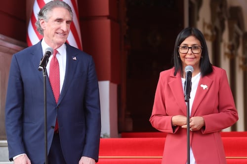 EU y Venezuela fuman la pipa de la paz: Acuerdan formalmente restablecer relaciones diplomáticas