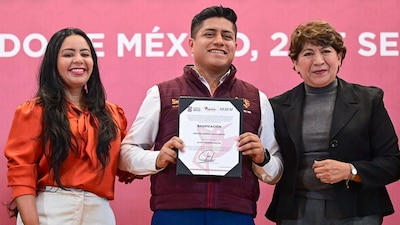 Delfina Gómez ha entregado más de 300 mil becas durante sus tres años de gobierno.
