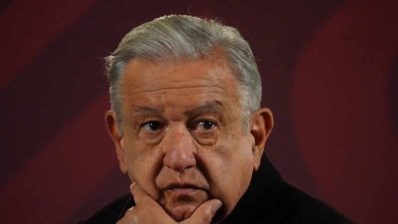 Activistas y organizaciones LGBT critican a AMLO por llamar ‘señor’ a Salma Luévano, diputada trans