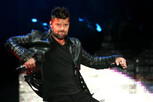 Ricky Martin sufre ataque con gas lacrimógeno durante concierto: ¿Cómo está el cantante tras el incidente?