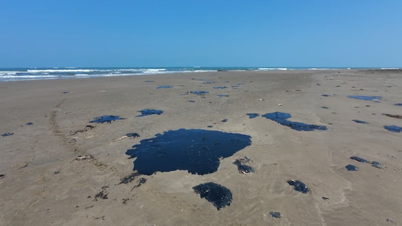 ‘No se quita’: Veracruzano acusa que su nieta entró al Río Papaloapan y salió ‘cubierta’ de hidrocarburo