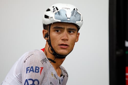 Isaac del Toro pierde el liderato del UAE Tour 2026 tras la contrarreloj: ‘La batalla está abierta’