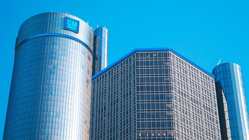 Huelga automotriz en EU: Stellantis y GM despiden personal en medio de tensión con sindicato