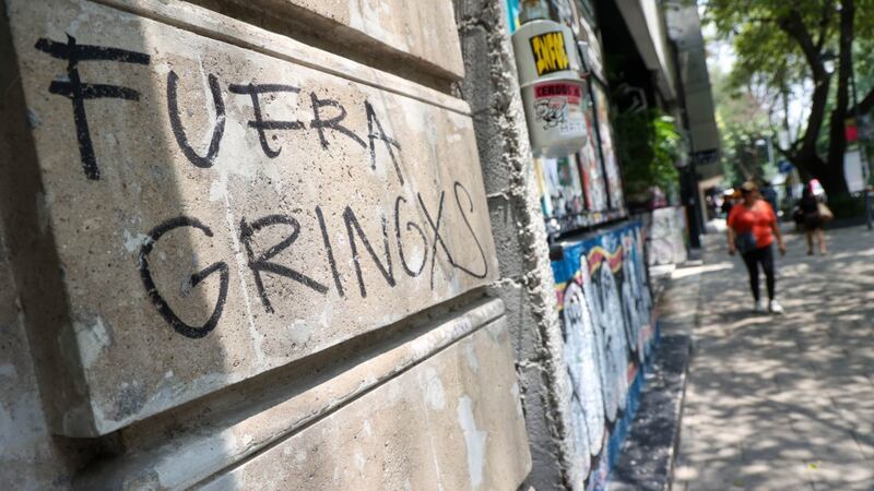 Embajada de EU alerta por violencia en marcha contra la gentrificación en CDMX: ‘Son impredecibles’