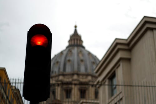 Vaticano autoriza pesquisa a obispo de EU acusado de acoso