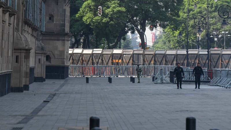 AMLO se ‘amuralla’ en Palacio Nacional: ¿Hasta qué día se mantendrán las vallas?