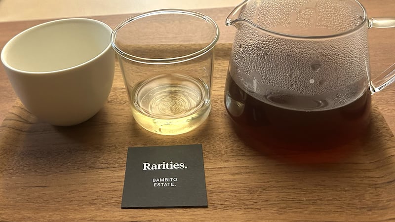 ¿Qué sabemos de WatchHouse, la cadena de lujo que vende una taza de café en 560 pesos?