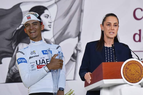 ‘Inspiras a todo un país’: Sheinbaum felicita a Isaac del Toro por podio en el Tour de Francia
