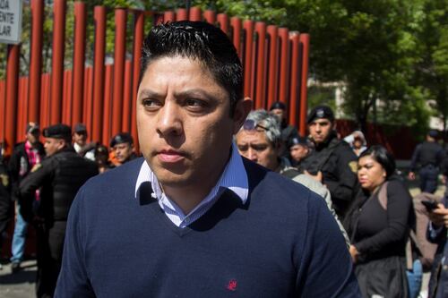 Detrás de la desbandada amarilla