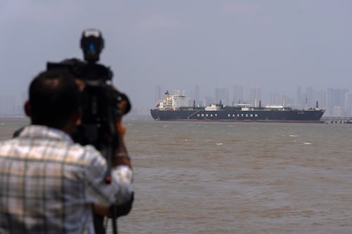 Petroleras de EU advierten de un escenario ‘catastrófico’ si continúa el cierre en el Estrecho de Ormuz