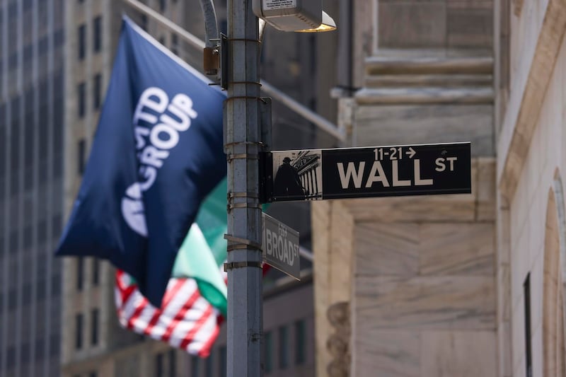 Wall Street repunta con todo y arancel del 15% anunciado por Trump: ¿Cómo cotiza HOY?