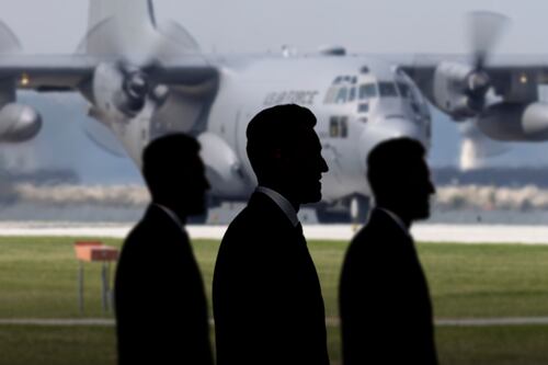 ¿Dónde están los funcionarios que salieron de México en un Hércules C-130 de EU?