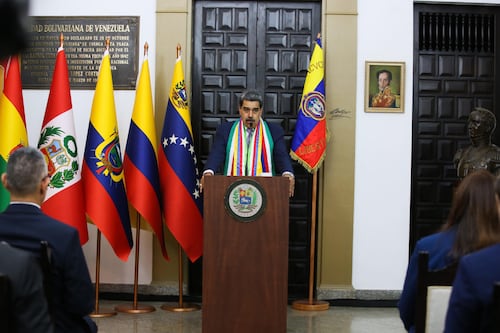 Maduro dice ‘NO’ a la guerra con EU y advierte a Trump que seguirá exportando petróleo pese a bloqueo