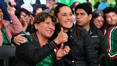 La gobernadora de Edomex, Delfina Gómez y la presidenta, Claudia Sheinmbaum en el Fut Fest de Nezahualcóyotl
