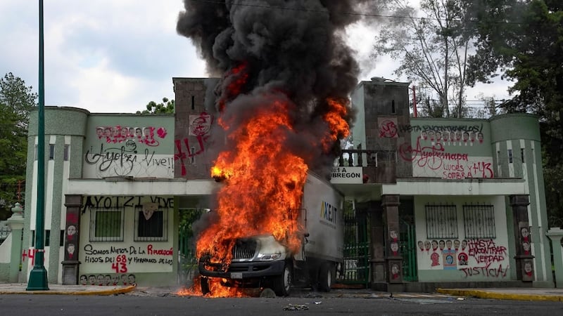 Ayotzinapa, 11 años: ¿Por qué normalistas protestaron frente al Campo Militar 1 y qué exigen al Ejército?