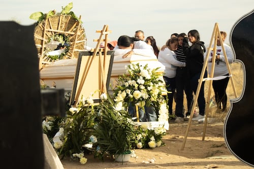 Duelo y resignación: Ceci Flores sepulta a su hijo desaparecido, ‘Quisiera disfrutarlo más’