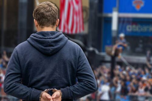 Detienen a menor por tiroteo en Times Square tras desfile de los Knicks: Esto se sabe