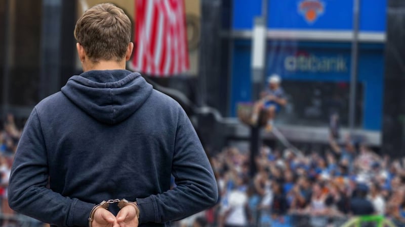 Detienen a menor por tiroteo en Times Square tras desfile de los Knicks: Esto se sabe