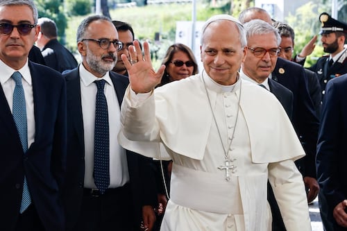 ‘Le introdujeron una cámara’: Así fue la cirugía del Papa León XIV para extirparle un tumor del pulmón