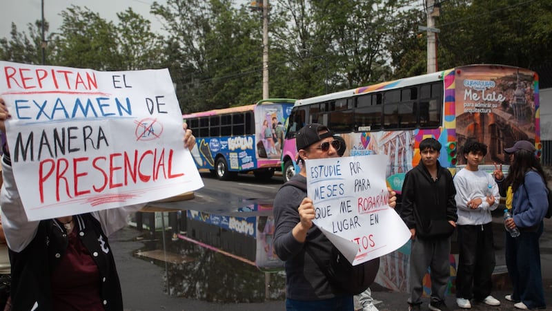 Marcha de aspirantes a la UNAM: Exigen que se repita examen de manera presencial ante ‘trampa masiva’