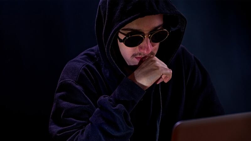 Ciberhackers suplantan identidad de amigos y familiares para robar