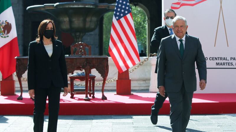 ¿Presidente Kabala? AMLO le cambia el cargo y nombre a Kamala Harris