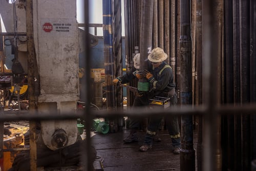 Prórroga en alto al fuego frena alza en precio del crudo