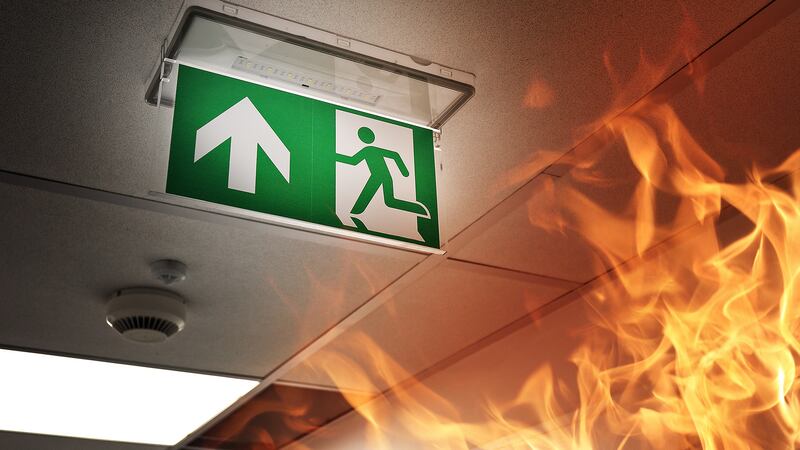 Incendios en Japón afectan a zona de restaurantes en Kitakyushu