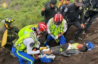 Niño de 8 años cae a cráter del Volcán de Xitle en CDMX y sobrevive; así fue su rescate