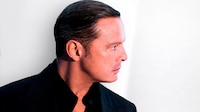 Luis Miguel desmiente que haya una orden de aprehensión en su contra y advierte a sus fans