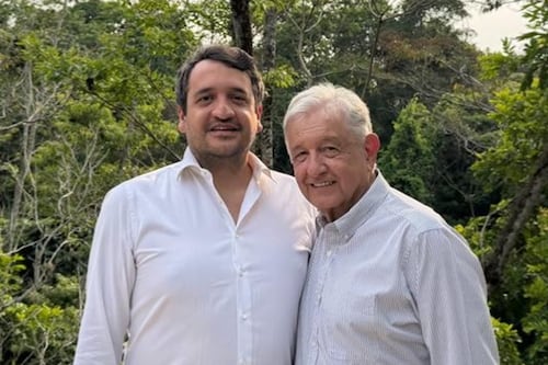 AMLO reaparece en foto con ‘Andy’ López Beltrán, que busca diputación en Tabasco: ‘Soy hijo de quienes aman’
