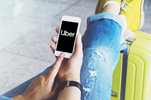 ¿Cuánto me costaría llegar en Uber al aeropuerto de Santa Lucía?