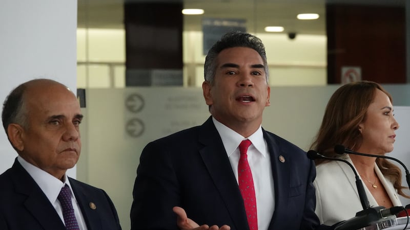 Oposición ‘le echa montón’ a AMLO tras su reaparición y respaldo a Sheinbaum: ‘México sufrió violencia’