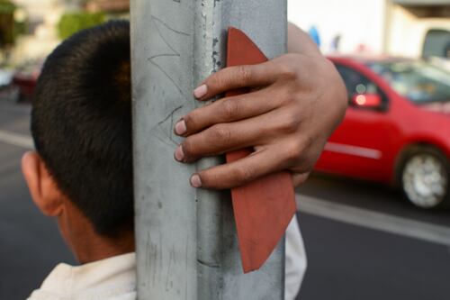 Denuncian explotación infantil en San Miguel de Allende: mujeres ‘alquilan’ niños para que pidan dinero