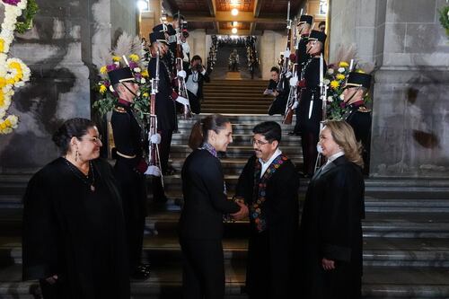 Descuido o descortesía en la Corte