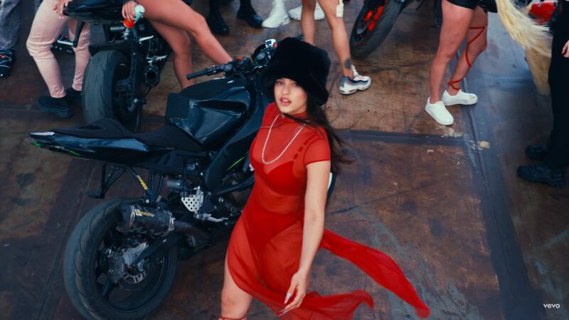 ‘Saoco, papi, saoko’: La palabra que une a Rosalía, Daddy Yankee y Celia Cruz