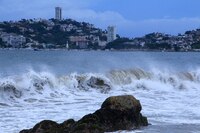 Huracán ‘Roslyn’ pega en Nayarit con vientos de hasta 240 km/h; sigue su trayectoria EN VIVO aquí