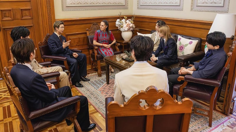 ‘Esta es la oficina presidencial’: ¿De qué hablaron Sheinbaum y BTS en Palacio Nacional?