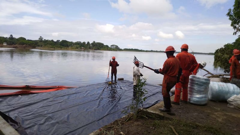 Playas de Veracruz cierran por derrame de hidrocarburo: Pescadores y restauranteros, los más afectados